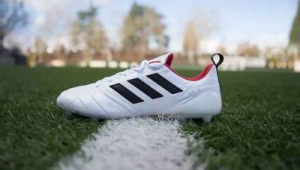 球鞋足球白色好看吗女