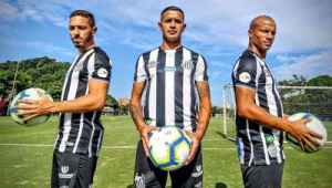 足球三冠王是哪三冠？揭秘足坛顶级荣耀成就密码