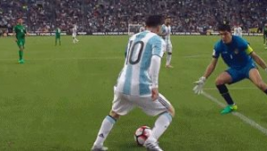 足球场上，戏耍对方这种行为真的可行吗？