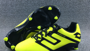 推荐买哪款4号足球鞋比较好