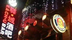 足球进门一半究竟算不算进?规则解读引发的争议探讨