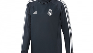 足球球衣搭外套好看吗?时尚搭配引发的穿搭疑问