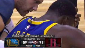 足球比赛中足球打翻东西算犯规吗