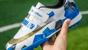 女孩穿足球鞋跑步是否有利?探究其中的奥秘