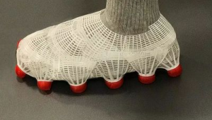 女生用拖鞋能练足球吗 探索别样足球练习新方式