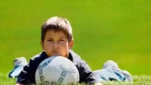 踢完足球后的足球袜要洗吗