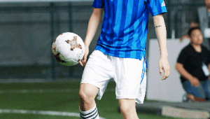 鹿晗看好哪支足球队了呢