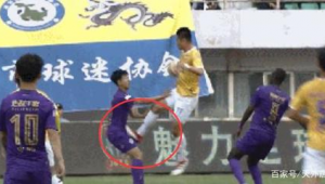 足球砸进楼里算犯规吗?规则解读与特殊场景探讨