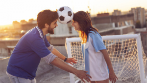 情侣之间玩足球合适吗？碰撞激情，探索别样的甜蜜互动