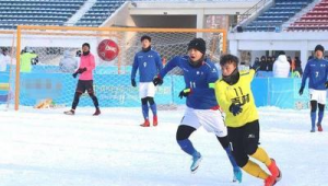 欧洲冬天踢足球，难道不怕冷？背后原因你知道吗