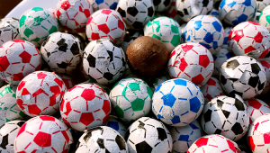 外面卖的足球糖能吃吗?安全与否需谨慎考量