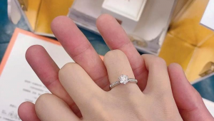 足球旁边就是dr钻戒吗?探寻二者相邻背后的奇妙关联