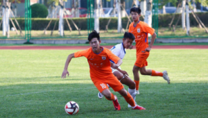 16岁再去踢足球晚吗？逐梦绿茵场，青春从不会嫌迟！