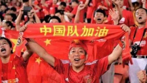 中国人真的不爱足球吗？从街头巷尾到绿茵赛场探寻答案