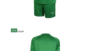 女生穿宽松足球服好看吗？时尚与个性的碰撞解析