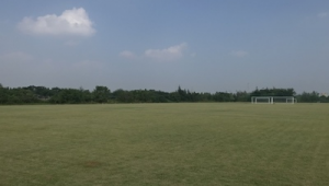 足球的器材场地费用高吗