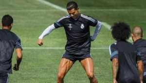 大腿根部疼还能踢足球吗？这些要点助你正确判断