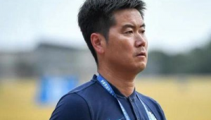 足球教练不是摆设吗?为何关键时刻决策难显成效引质疑