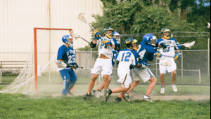 女生练足球会摔跤吗？探秘女足训练中的意外与成长