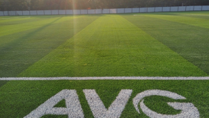 足球场受伤几率大吗？探究足球场上的受伤风险与防护之道