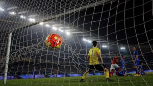 足球比赛把门堵着算犯规吗？规则解读与实际判罚分析