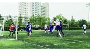 足球外场人员能否助攻？探索别样赛场助力可能