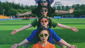 足球闺蜜拍照照片真实吗