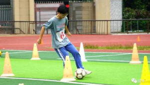 中考足球测试：是允许自己带球，还是另有规则要求？