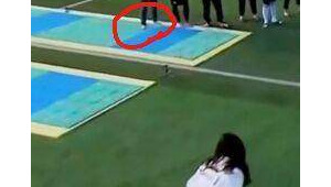 女生脚疼时能否踢足球?这份考量与抉择很关键