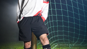 哪款足球鞋适合弹跳,提升赛场表现的关键之选