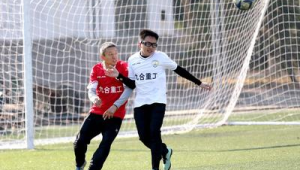 看足球会耽误上班?这些巧妙安排让热爱与工作两不误