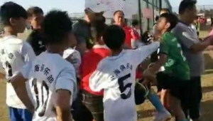 足球家长骂裁判是否犯法？探讨此行为背后的法律界限