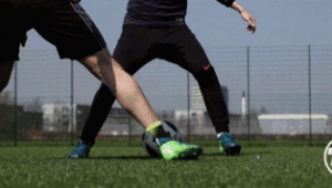 足球离开脚后竟还能加速？背后原理引发深度探究