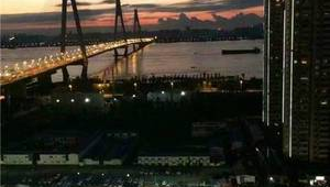 占足球场位置是否违法?解析相关法律边界与实际情况