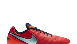 耐克足球鞋传奇6哪年问世 探寻这款经典战靴的诞生时间