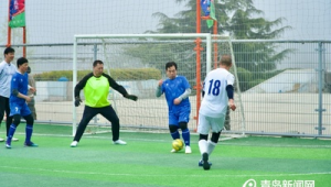 足球比赛中门将发球规则解析：究竟是不是门将发球？