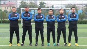 足球教练真的可以上场吗?背后隐藏着怎样的规则与考量