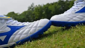 足球鞋究竟该适配哪只脚掌?关键要点大揭秘