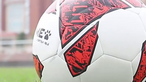 足球表面裂开还能用吗？一文带你了解足球破损后的使用真相