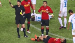 足球踢到人身上伤得重吗？深度解析足球撞击人体的伤害程度