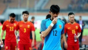 足球出界后抛球权归属：究竟是敌方抛球吗