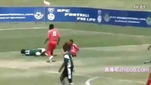 足球比赛中无意踩脚算犯规吗?探讨这一争议判罚情况