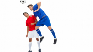 足球头球能否抢断球？探讨头球在足球抢断中的作用与效果