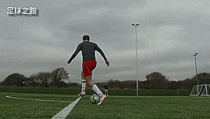 足球长传球绷直脚背是否犯规，你知道答案吗？