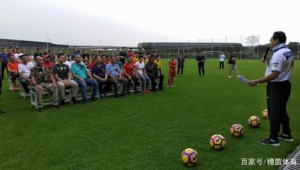 足球俱乐部比赛是否设有季后赛，规则是怎样的？