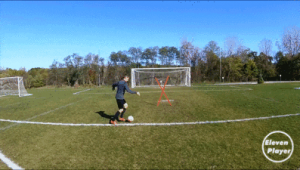 足球过人动作幅度小吗?探究高效突破的精妙技巧