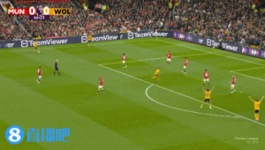 足球比赛中胸部撞人是否犯规，规则界定与争议探讨