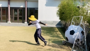 43岁女人：足球之梦未熄，能否在绿茵场继续逐风奔跑？