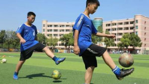 篮球跟足球有的比吗?全方位对比,探寻二者差异与魅力