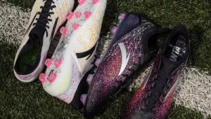 女生练足球，不穿足球鞋行不行？